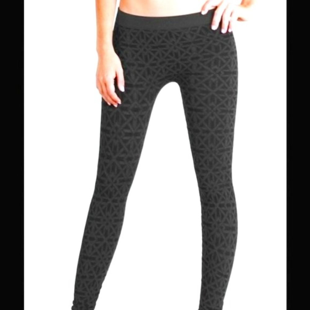Snowflake Leggings In Charcoal Gray